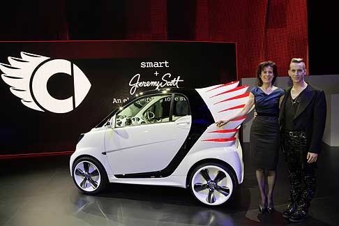Smart - Anteprima mondiale della Smart ForJeremy Concept car disign per Jeremy Scott al LA Auto Show 2012 di Los Angeles